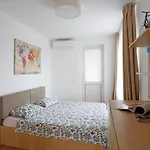 Апартаменти Lovely 2 Bedroom Near Old Town