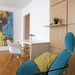 Lovely 2 Bedroom Near Old Town Апартаменти