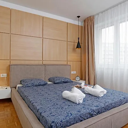 Lovely 2 Bedroom Near Old Town Appartement