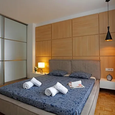 Appartement Lovely 2 Bedroom Near Old Town Boekarest