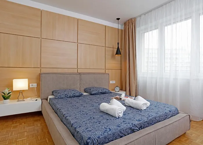 Lovely 2 Bedroom Near Old Town Apartman