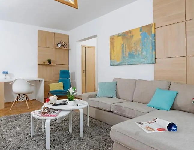 Lovely 2 Bedroom Near Old Town Apartmán