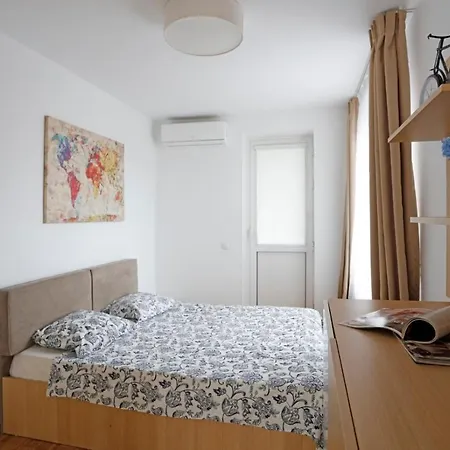 Lägenhet Lovely 2 Bedroom Near Old Town