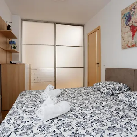 Apartment Lovely 2 Bedroom Near Old Town *