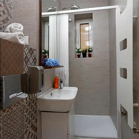 Lovely 2 Bedroom Near Old Town Bucharest